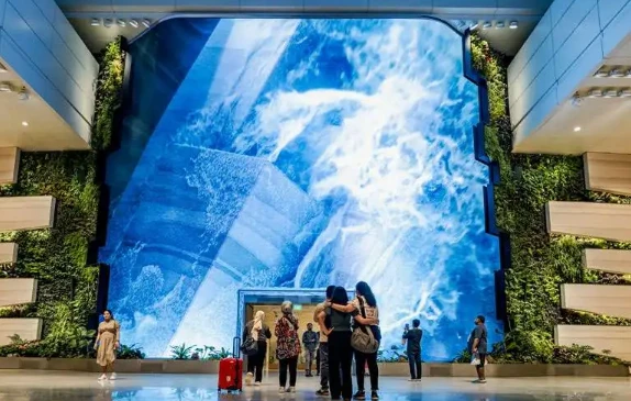 Large-Scale Indoor Installations Large-Scale Indoor Installations